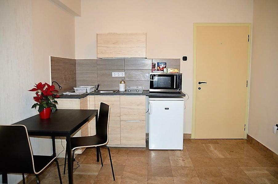 Downtown Apartments Superior Gyor Luaran gambar